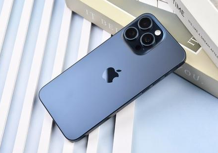 兴宾苹果维修点分享iPhone 15 Pro Max屏幕更换全新实操风险 